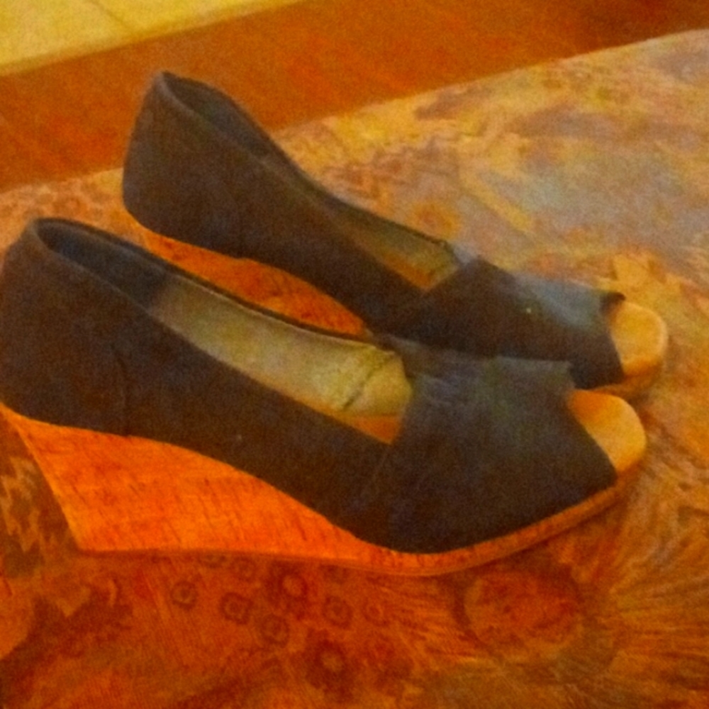Wedge shoes